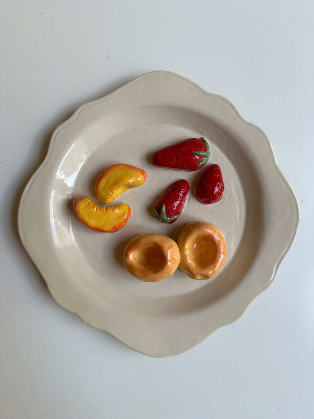 PÊCHES, ABRICOTS, FRAISES